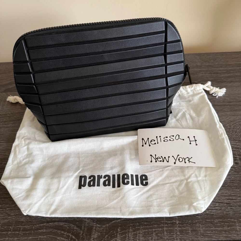 Parallelle MEDIUM Onyx Traveler - EUC